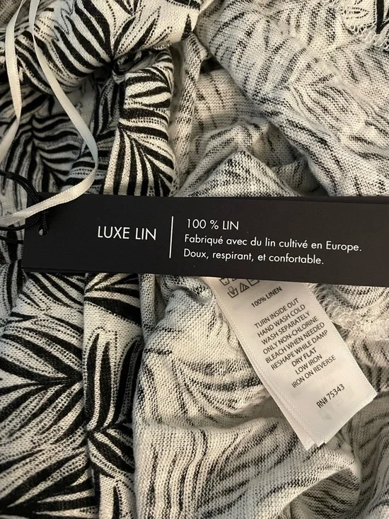 Tahari 100% linen palm leaf tropical style drop shoulder v-neck shirt Size S - Picture 5 of 5